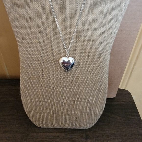 Filigree Heart ❤️ Locket - Picture 2 of 4